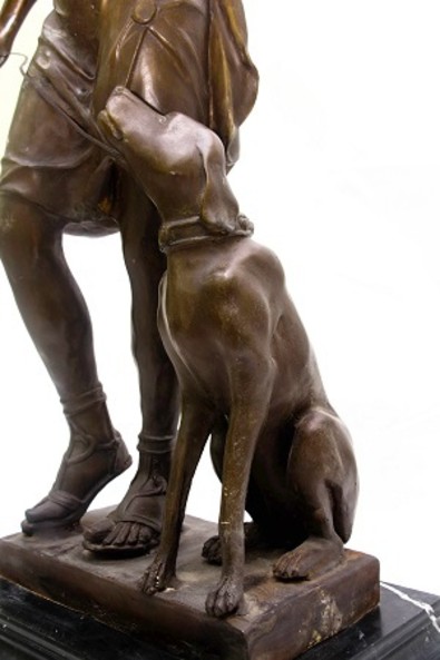 Диана - богиня охоты с собакой
