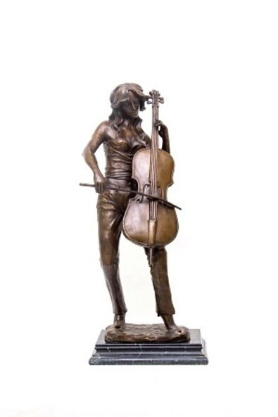 Девушка-музыкант с виолончелью