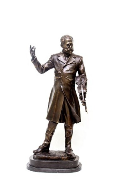 Скульптура Чайковского
