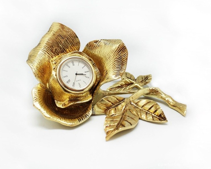 Часы в форме цветка